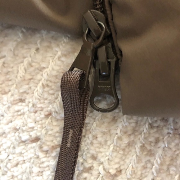 Uniqlo ultra light hooded down puffer coat - Picture 2 of 4